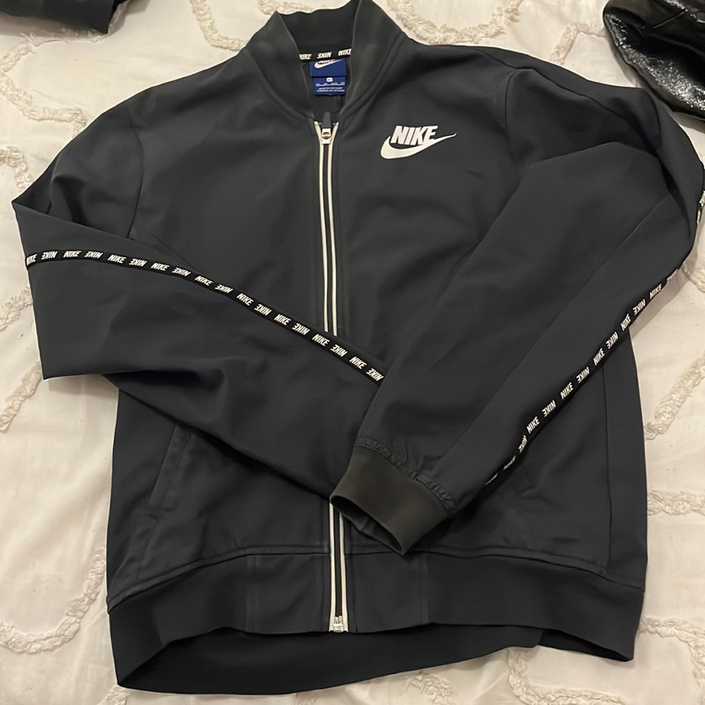 ✨Nike windbreaker✨
